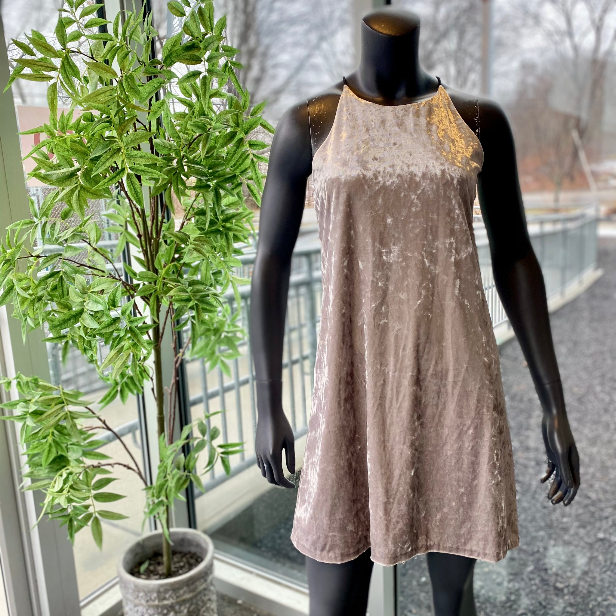 SILVER PETAL SLEEVE DRESS Size Medium - clothing & accessories - by owner -  apparel sale - craigslist